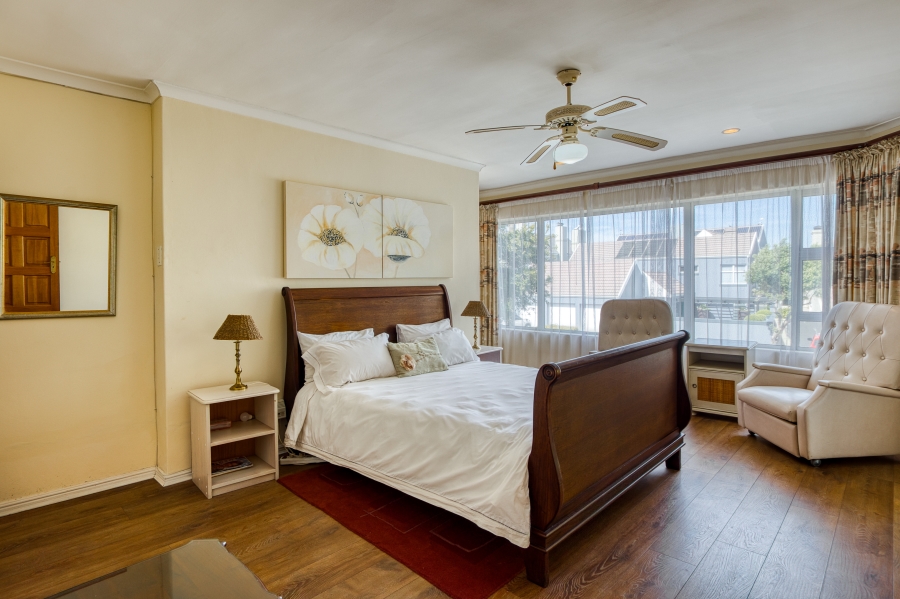 To Let 6 Bedroom Property for Rent in Greenways Golf Estate Western Cape